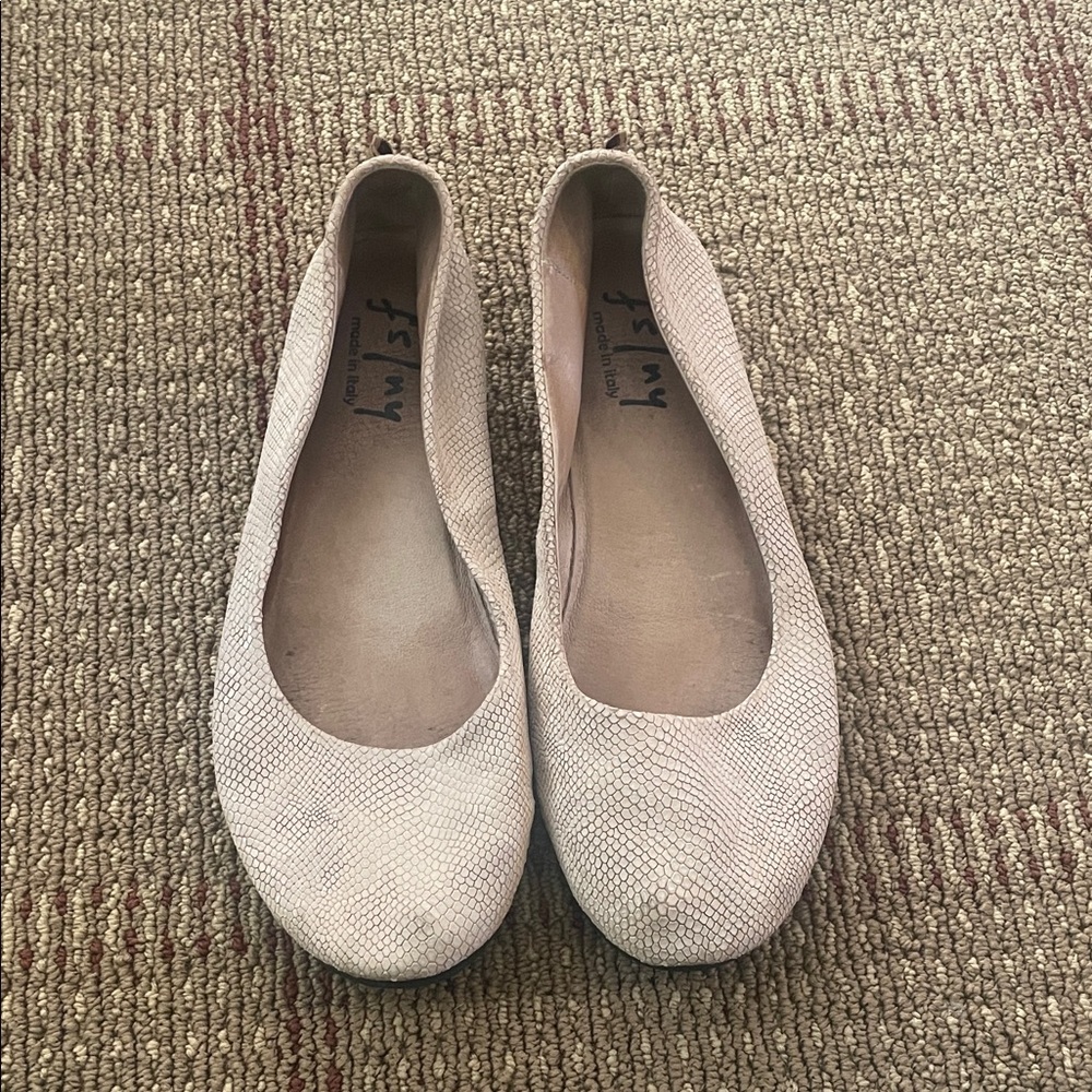 Women's Cream Flats